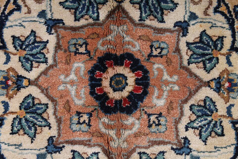 Kashan Beige Hand Knotted 100 X 133 Area Rug 254-147460 Image 4