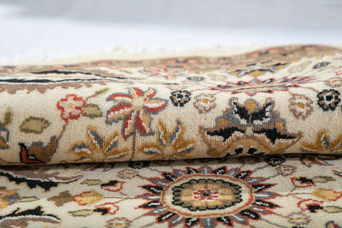 Pak-Persian Beige Round Hand Knotted 50 X 50 Area Rug 700-147469 Image 5
