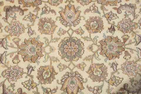 Pak-Persian Beige Round Hand Knotted 51 X 51 Area Rug 700-147471 Image 4