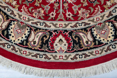 Pak-Persian Red Round Hand Knotted 50 X 50 Area Rug 700-147472 Image 3