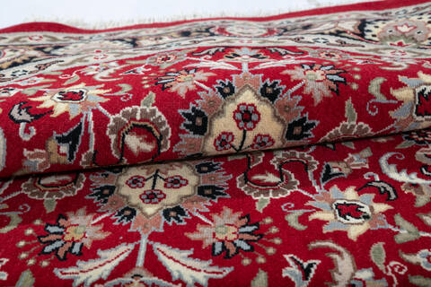 Pak-Persian Red Round Hand Knotted 50 X 50 Area Rug 700-147472 Image 5
