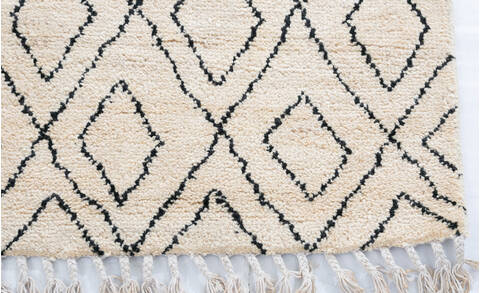 Moroccan White Hand Knotted 67 X 95 Area Rug 700-147481 Image 5