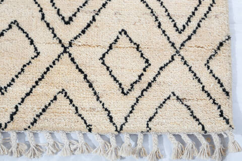 Moroccan White Hand Knotted 58 X 80 Area Rug 700-147483 Image 5