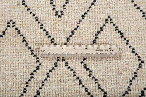 Moroccan White Hand Knotted 58 X 80 Area Rug 700-147483 Image 7