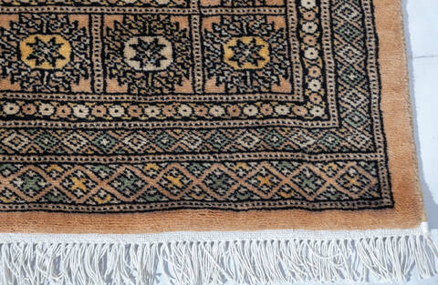 Bokhara Beige Hand Knotted 53 X 84 Area Rug 700-147595 Image 3