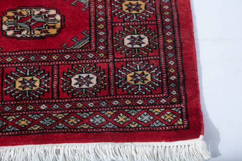 Bokhara Red Hand Knotted 31 X 50 Area Rug 700-147616 Image 3