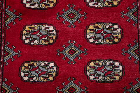 Bokhara Red Hand Knotted 31 X 50 Area Rug 700-147616 Image 5