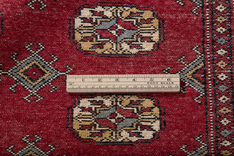 Bokhara Red Hand Knotted 31 X 50 Area Rug 700-147616 Image 7