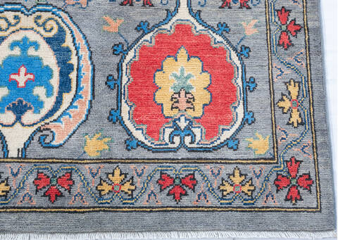 Kazak Grey Hand Knotted 67 X 102 Area Rug 700-147636 Image 5