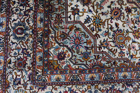 Kashan Beige Hand Knotted 78 X 115 Area Rug 254-147686 Image 3