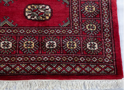 Bokhara Red Hand Knotted 49 X 69 Area Rug 700-147702 Image 4