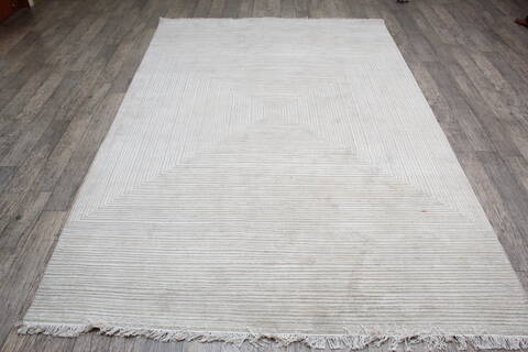Jaipur White Hand Knotted 60 X 90 Area Rug 905-147750 Image 1