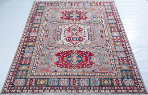 Kazak Grey Hand Knotted 57 X 79 Area Rug 700-147755 Image 1