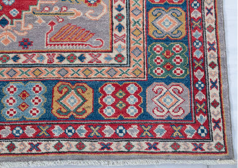 Kazak Grey Hand Knotted 57 X 79 Area Rug 700-147755 Image 4