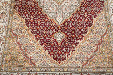Pak-Persian Red Hand Knotted 41 X 64 Area Rug 700-147798 Image 4