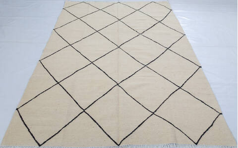 Kilim Beige Hand Knotted 56 X 79 Area Rug 700-147947 Image 1