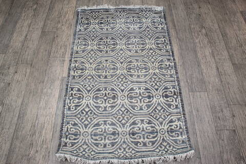 Geometric Grey Runner Hand Knotted 26 X 41 Area Rug 905-147970 Image 5