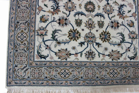 Nain Beige Hand Knotted 66 X 99 Area Rug 902-148032 Image 3