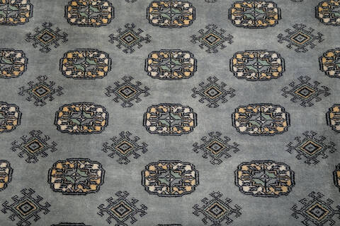 Bokhara Grey Hand Knotted 62 X 90 Area Rug 700-148069 Image 4