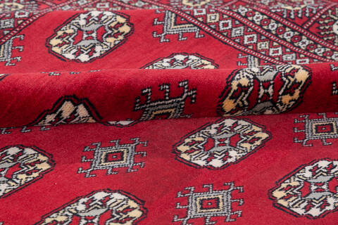 Bokhara Red Hand Knotted 53 X 82 Area Rug 700-148104 Image 5