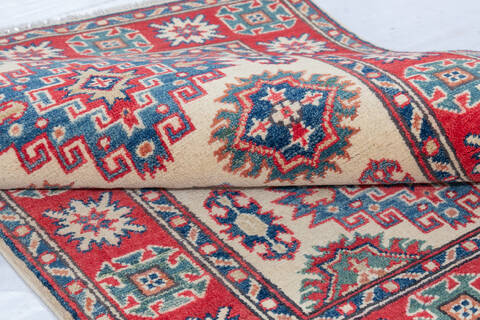 Kazak Beige Hand Knotted 29 X 42 Area Rug 700-148179 Image 5