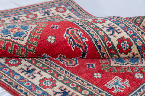 Kazak Red Hand Knotted 27 X 44 Area Rug 700-148181 Image 5