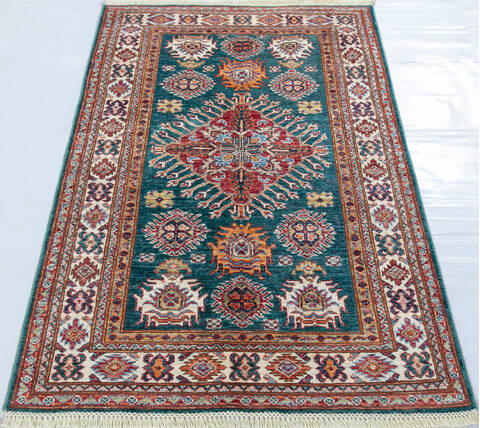 Kazak Green Hand Knotted 33 X 57 Area Rug 700-148197 Image 1