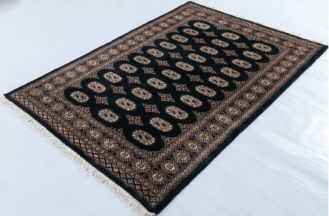 Bokhara Black Hand Knotted 41 X 59 Area Rug 700-148198 Image 2