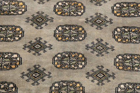 Bokhara Light Gray Hand Knotted 42 X 58 Area Rug 700-148242 Image 3