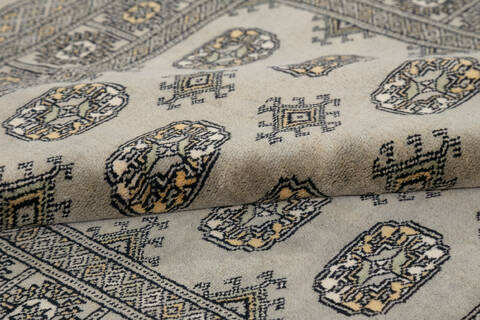 Bokhara Light Gray Hand Knotted 42 X 58 Area Rug 700-148242 Image 5