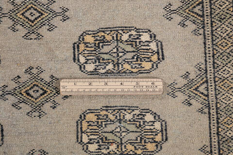 Bokhara Light Gray Hand Knotted 42 X 58 Area Rug 700-148242 Image 6