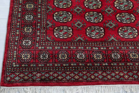 Bokhara Red Hand Knotted 41 X 61 Area Rug 700-148258 Image 3