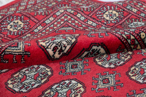 Bokhara Red Hand Knotted 41 X 61 Area Rug 700-148258 Image 6