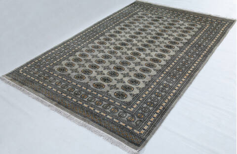 Bokhara Light Gray Hand Knotted 68 X 910 Area Rug 700-148263 Image 2