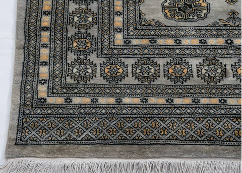 Bokhara Light Gray Hand Knotted 68 X 910 Area Rug 700-148263 Image 3
