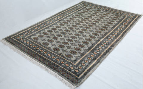 Bokhara Light Gray Hand Knotted 68 X 100 Area Rug 700-148264 Image 2