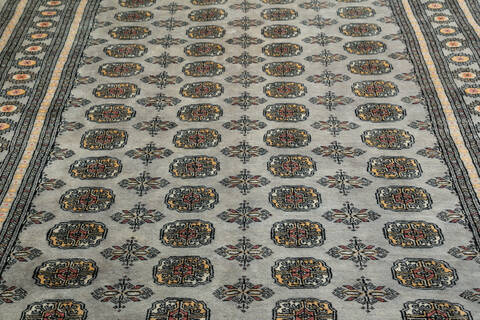 Bokhara Light Gray Hand Knotted 68 X 100 Area Rug 700-148264 Image 3