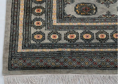 Bokhara Light Gray Hand Knotted 68 X 100 Area Rug 700-148264 Image 4