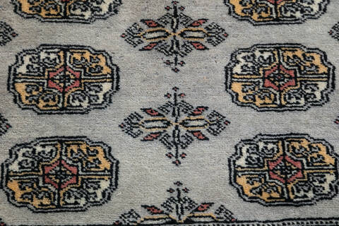 Bokhara Light Gray Hand Knotted 68 X 100 Area Rug 700-148264 Image 5