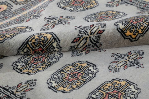 Bokhara Light Gray Hand Knotted 68 X 100 Area Rug 700-148264 Image 6