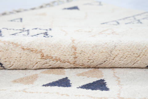 Moroccan Beige Hand Knotted 52 X 82 Area Rug 700-148313 Image 6