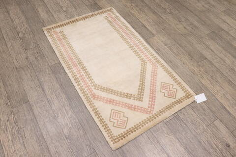 Persian White Runner Hand Knotted 26 X 40 Area Rug 905-148315 Image 2