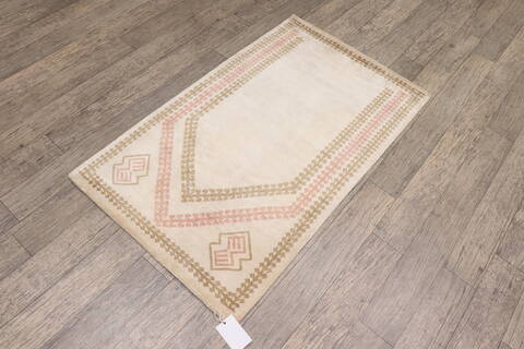 Persian White Runner Hand Knotted 26 X 40 Area Rug 905-148315 Image 3