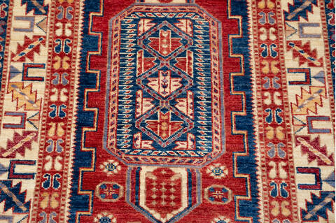 Kazak Red Hand Knotted 30 X 50 Area Rug 700-148317 Image 3