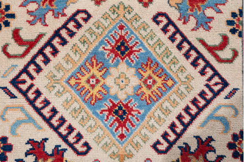 Kazak Beige Hand Knotted 34 X 51 Area Rug 700-148340 Image 5