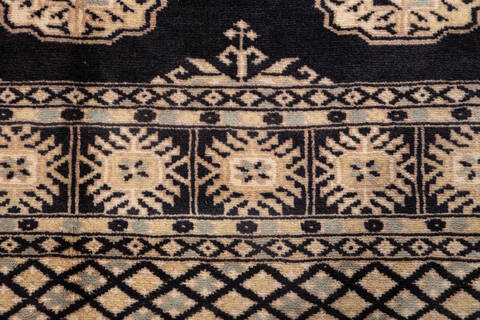 Bokhara Black Hand Knotted 47 X 68 Area Rug 700-155544 Image 4
