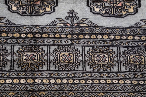 Bokhara Grey Hand Knotted 48 X 68 Area Rug 700-155547 Image 4