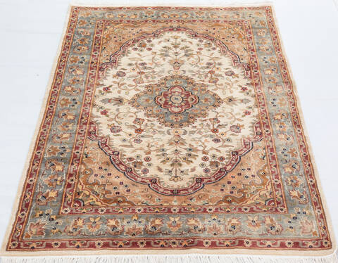 Pak-Persian White Hand Knotted 40 X 61 Area Rug 700-155555 Image 1