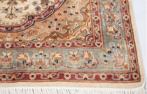 Pak-Persian White Hand Knotted 40 X 61 Area Rug 700-155555 Image 3