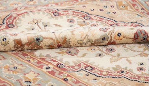 Pak-Persian White Hand Knotted 40 X 61 Area Rug 700-155555 Image 5